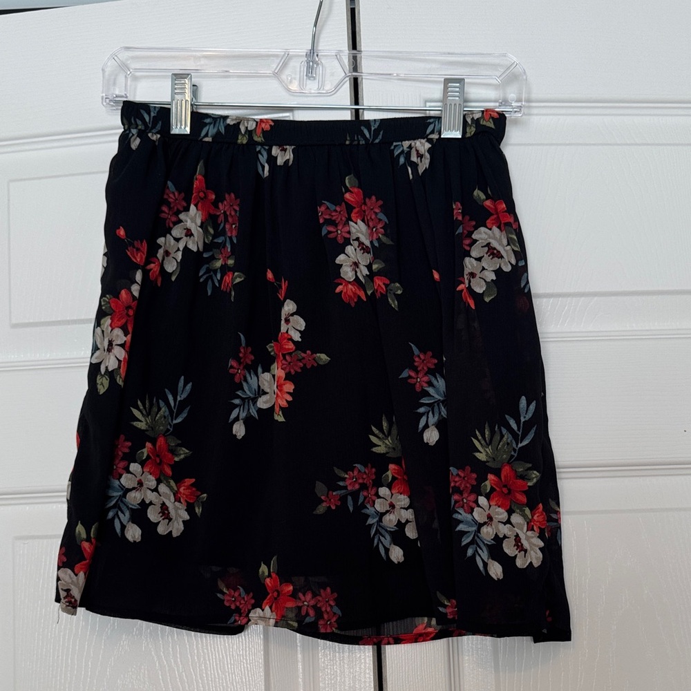 Hollister Black Floral Mini Skirt xs